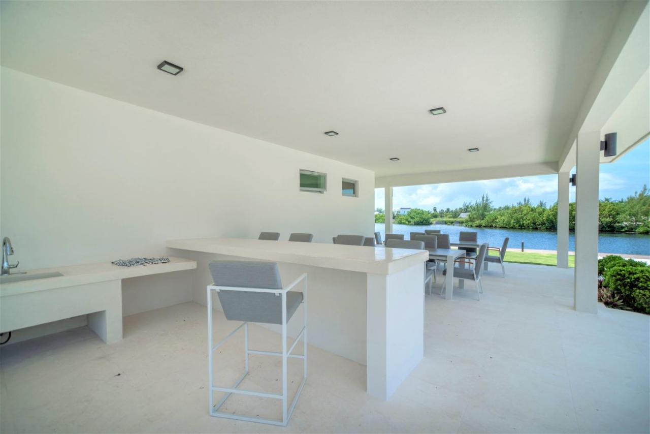 Cayman Luxury Rentals At One Canal Point George Town Exteriör bild