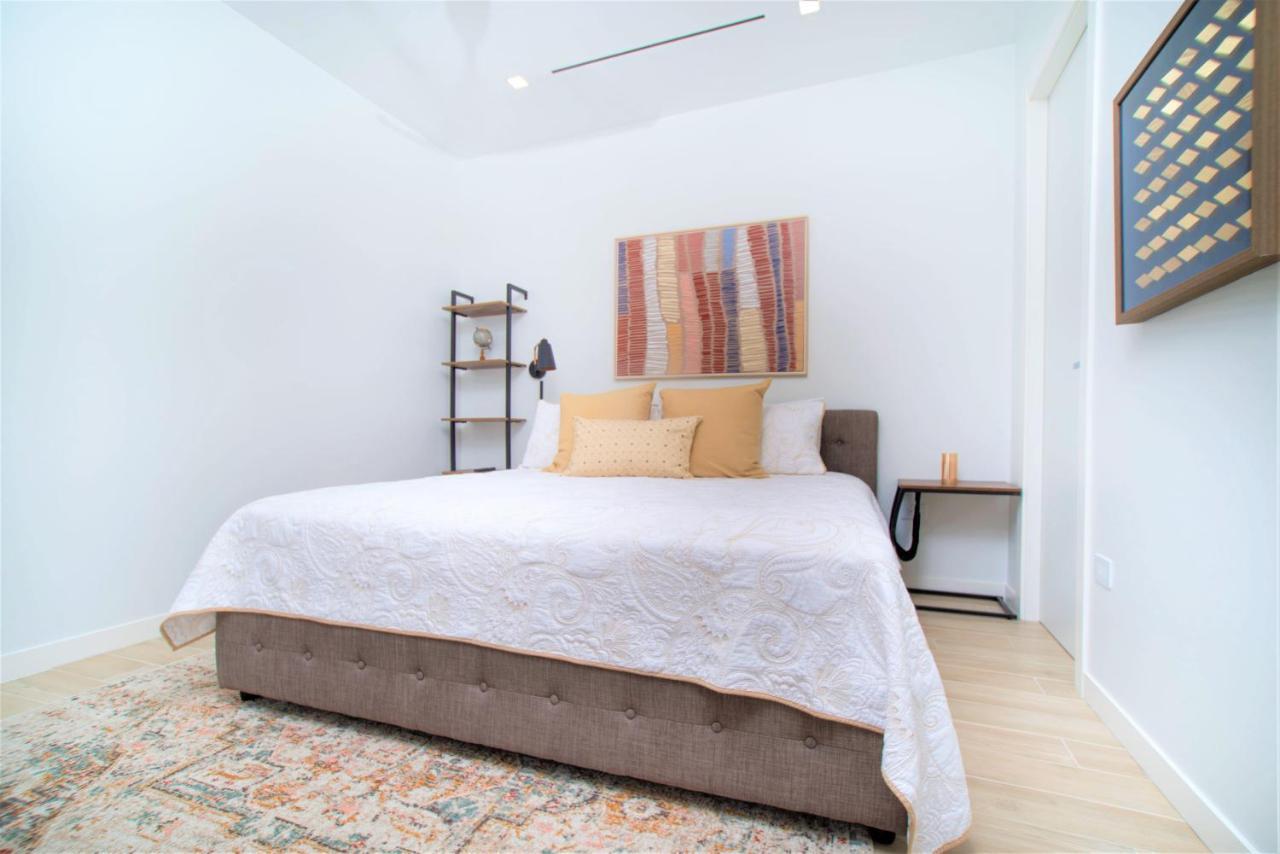 Cayman Luxury Rentals At One Canal Point George Town Exteriör bild