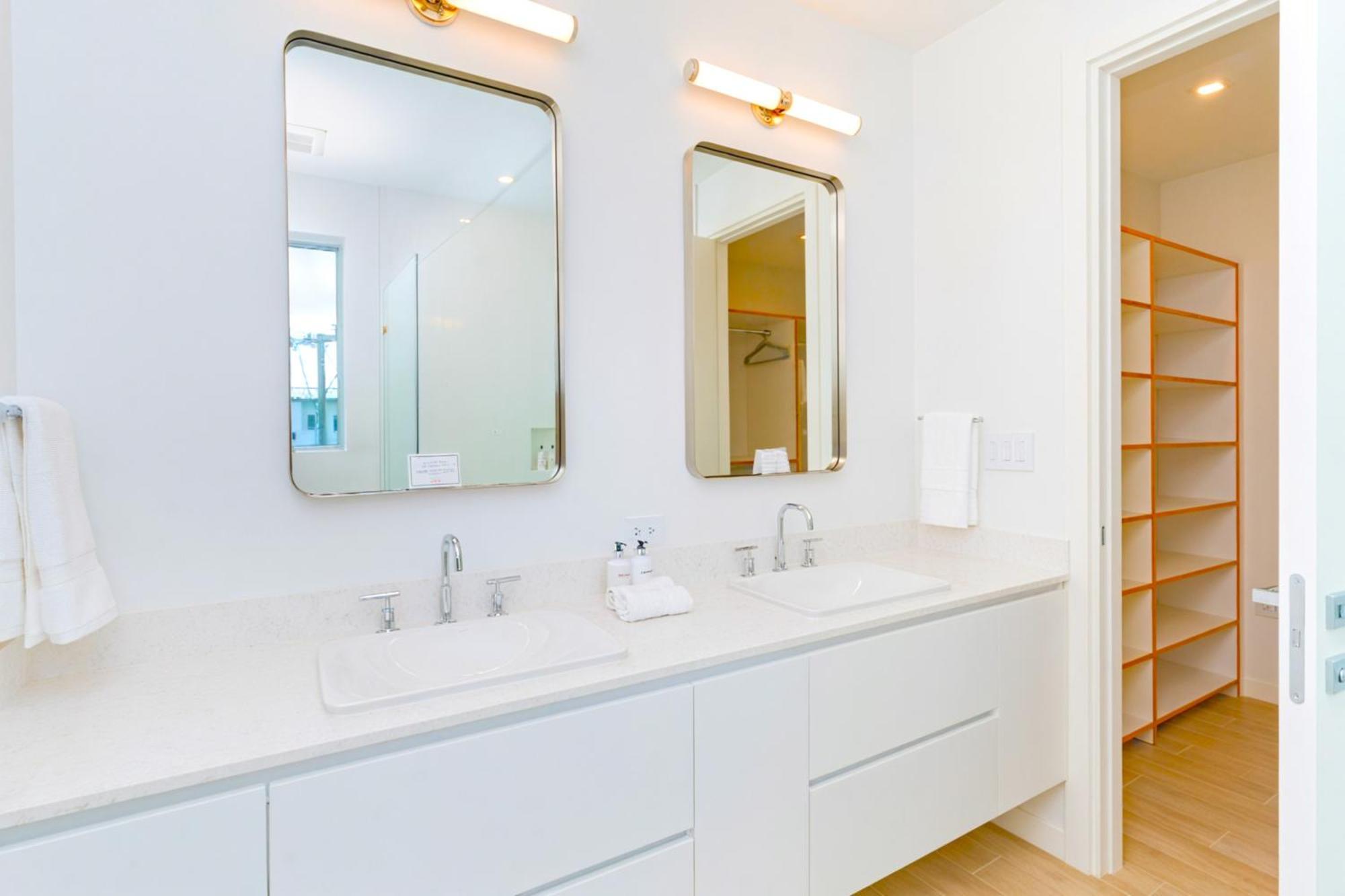 Cayman Luxury Rentals At One Canal Point George Town Exteriör bild